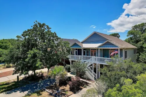 Spacious 3bed/2.5bath home with included golf cart, Hot Tub, 15min walk to beach