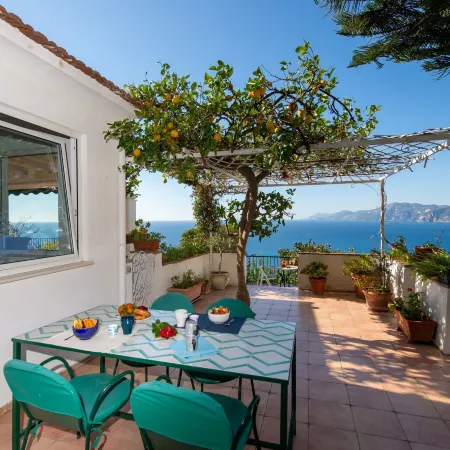 Casa Nostra - It Speaks of Love Family and the sea
