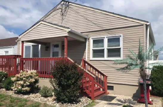 GORGEOUS BEACH HOUSE IN BRIGANTINE! ENJOY BEACH, CASINOS>BRING YOUR DOG