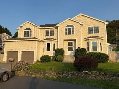 Luxury 6 Br·7 Beds·4.5 BA House in Charming Marblehead & Walkable to the Ocean Hotels near Lighthouse Point