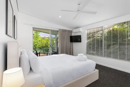 Vogue Design — Footpath to the beach Hotels in West Busselton