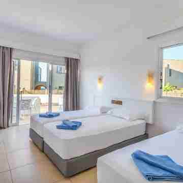 Adelais Bay Hotel Rooms