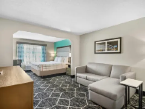 La Quinta Inn & Suites by Wyndham Batavia Hotels in Genesee County