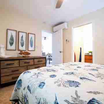 50 steps away from Maui's best beach, furnished with luxury details Rooms