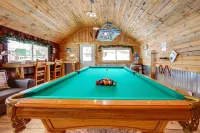 Vintage Cabin Near Steamboat with Mountain Views and Hot Tub Access