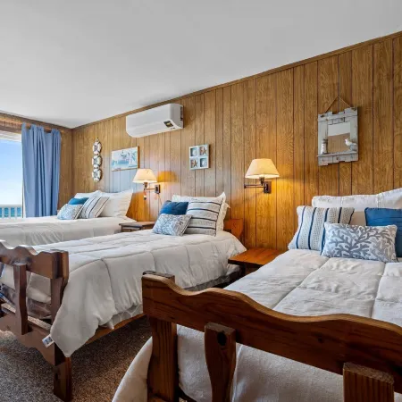 Beachfront Pet Friendly Sleeps 15 BBQ!