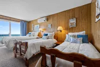 Beachfront Pet Friendly Sleeps 15 BBQ!