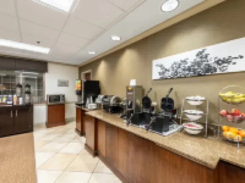 スリープ イン & スイーツ ラストン ニア ユニバーシティ ラストンのホテル