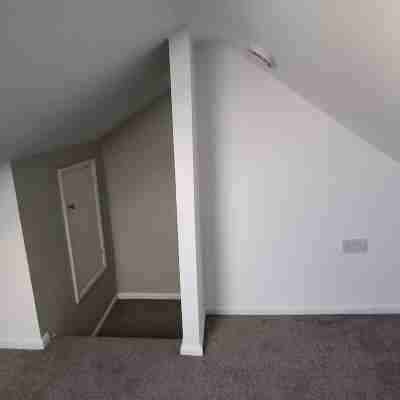 Spacious 3 Bed 2 Baths Free WiFi Central Location Others