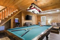 Cabin Just 5 Miles from Downtown Blue Ridge! Game Room & Hot Tub! Dogs Welcome!
