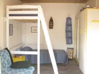 Quiet vacation home on the edge of the national forest, 600m from the sea