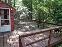 Classic Pocono Mountain Cottage in Split Rock Hotels in Kidder Township