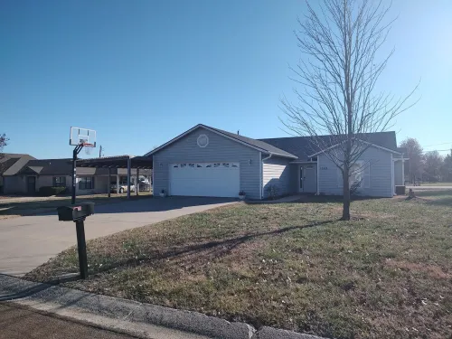 Charming 3-Bedroom House in Iola Hotels in Iola