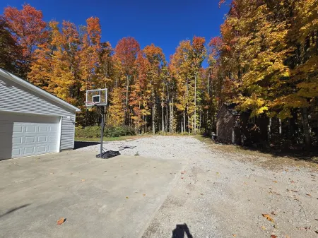 Mancelona Beer Garden, Snow Mobile & ATV Headquarters, 3bed, 2 bath, sleeps 10