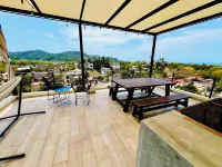 Huge Suite!! King Bed, A/C, Saltwater Pool, Fast Wifi, Mountain Views -"Sol"