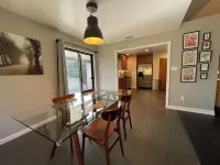 Charming 3-bedroom summer house in Cameron Park with pool Hotels in Cameron Park