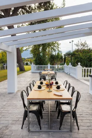 Finca Las Pecas - Exclusive Andalusian luxury finca for families and celebrations Отели рядом с достопримечательностью «Angel Cave»