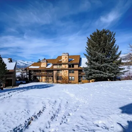 Mountain Adventure Getaway- Cozy 2-room condo in Eden with WiFi and washer/dryer