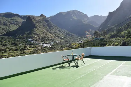 Houses The road of Tamadaba