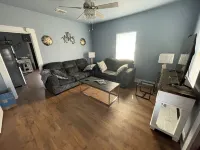Charming 2-bedroom house with Heat, AC, Cable, WiFi in peaceful Hondo Hotels in Medina County