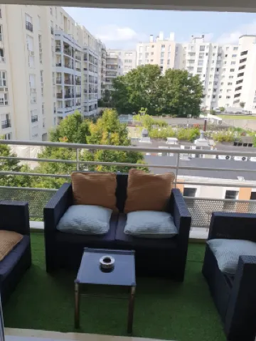 "Cosy & Modern" Apartment with private parking and close to the Paris metro!