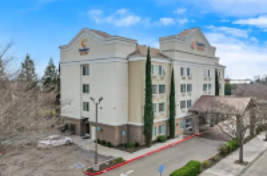 Comfort Suites Clovis - Fresno Hotels in Clovis