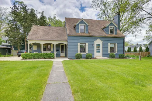 Walkable Thiensville Retreat Near Hiking!