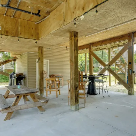 Coastal Emerald Isle Retreat w/ Deck & Grill!