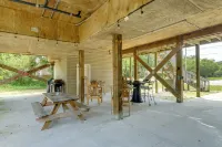 Coastal Emerald Isle Retreat w/ Deck & Grill! - Balkoner
