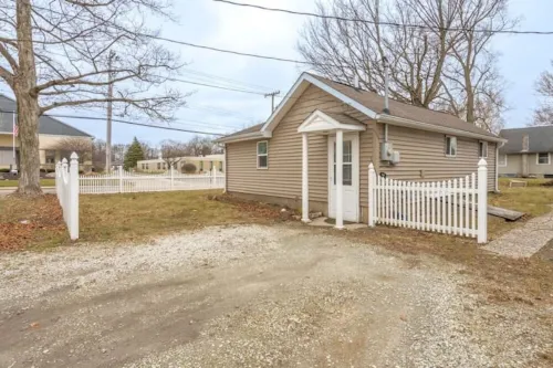 Cozy Winona Lake Retreat Hotels in Winona Lake