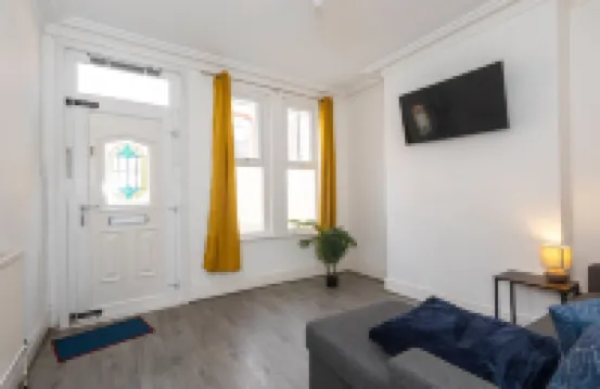 Green Corner House Sleeps 6 & Free Parking