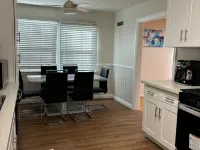 Private oasis near Reseda, Big Yard, Netflix/Prime, Close to Park and Mall Hotels in Reseda