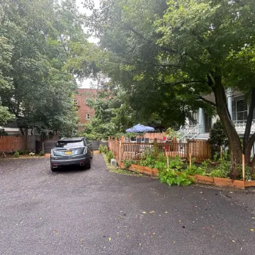 2Br Private Victorian Apartment in City Location on Half Acre Sleeps 5