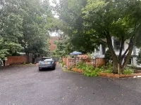 2Br Private Victorian Apartment in City Location on Half Acre Sleeps 5