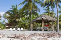 Paradise Beachfront House, 5-bedroom, hut and beach beds in Isla Portete Hotels in Mompiche