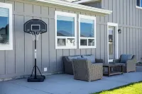 4-bedroom house in fabulous Heyburn walking distance to the river walking path!