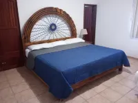 Charming 2-bedroom cottage with WiFi, AC in tranquil Tequesquitengo Hotels in Jojutla