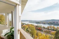 Rhythm&Views- Hillside home in Mount Adams with Hot Tub and River Views