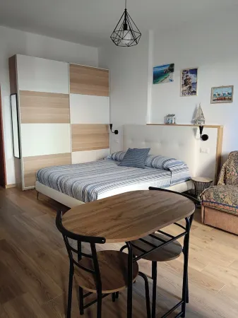 Apartment/Studio Il Girasole - Terrace with Garden View a stone's throw from the sea