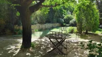 Mas provençal with swimming pool close to a town, ideal for families Hotels in Carpentras