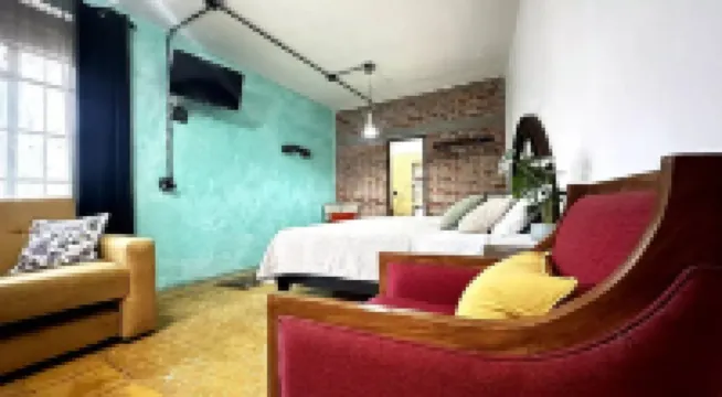 7 Bedrooms•9 Beds• 3 Kitchens•Rooftop Lounge