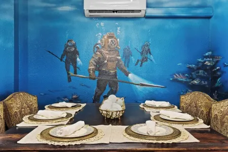 Underwater Home w/Game Room ~6 min to Stadium & Downtown / 2 King Beds &Fire Pit