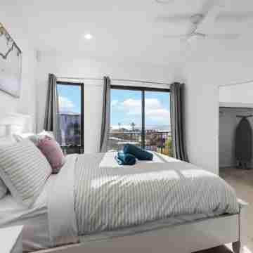 Manly Beach View Townhouse Haven - Coastal Retreat walk to the shops and water! Rooms