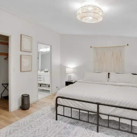 Pine Haven • Cozy Lake Escape • King Suite • Fire Pit • Fast Wi-Fi