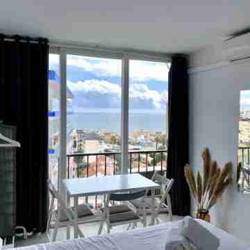 Inviting Studio With Sea View Rooms