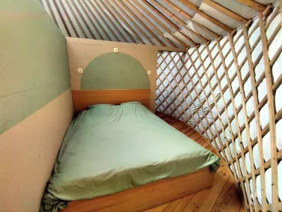 L'olivier is a magnificent yurt just a 10-minute walk from Pairi Daiza. فنادق في 