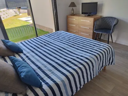 Maison Neuve Moderne Avec 2 Terrasses et Jardin Proche de la mer Отели в г. Пленёф-Валь-Андре