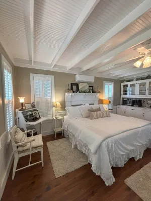 Tara Farms Cottage. Peaceful Retreat on 50 Acres. Soaking Tub + Trails