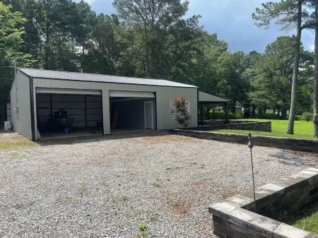 Fisherman’s Paradise 3-bedroom lake view home with WiFi, AC in Springville, TN.