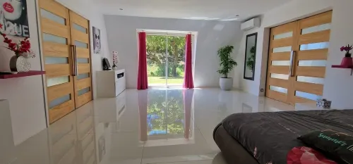 PRAMOUSQUIER LOFT VILLA WITH 2 INDOOR AND OUTDOOR SWIMMING POOLS WITH SEA VIEW